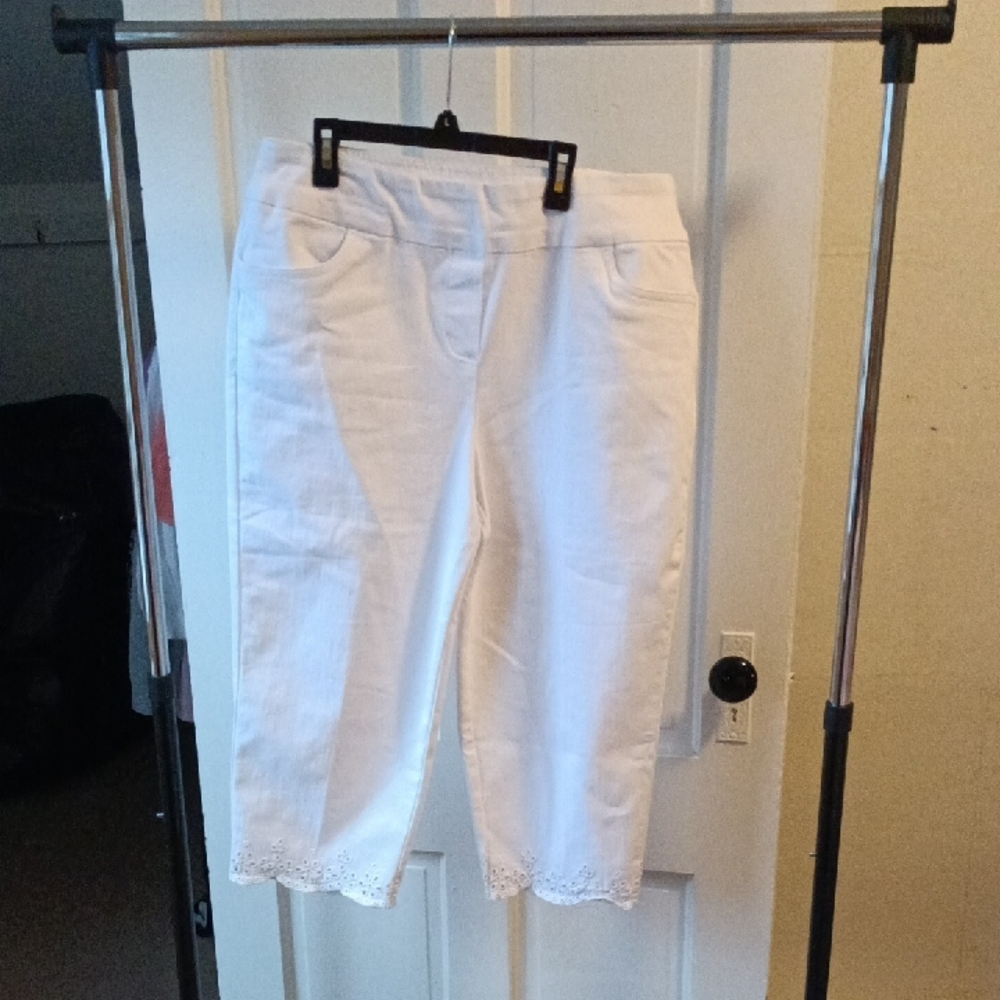 Alfred Dunner White Capris
